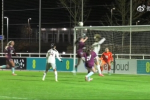 憑借唐佳麗和張琳艷的進(jìn)球，中國女足2-0戰(zhàn)勝伯恩利女足