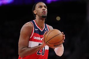 內(nèi)線摧枯拉朽！薩爾半場(chǎng)10中7 得到15分8籃板1搶斷1蓋帽