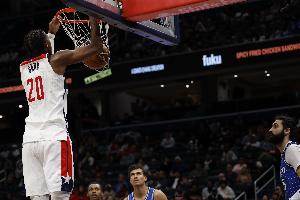 摧枯拉朽！麥科勒姆輸送炮彈 薩爾中路突擊起飛滑翔雙手暴扣