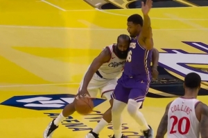 雷迪克很生氣！斯瑪特防守哈登阻擋犯規(guī) 湖人挑戰(zhàn)失敗