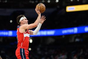 次節(jié)機(jī)會(huì)不多！基斯珀特半場(chǎng)三分6中4轟17分2板2斷 首節(jié)砍16分