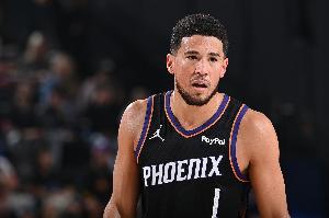 21分17板！布克：馬克·威廉姆斯統(tǒng)治了攻防兩端 我們需要他