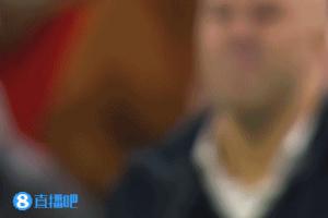 潰不成軍！1-4時(shí)斯洛特苦澀撇嘴，薩拉赫仰天長嘆，眾將抱頭叉腰