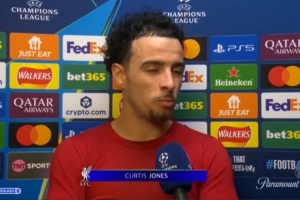 瓊斯：我現(xiàn)在極度憤怒，我們不能只是在那傳來傳去 必須去戰(zhàn)斗