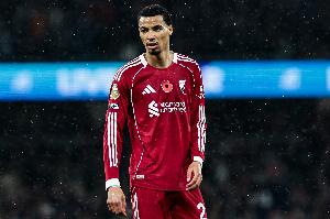 斯洛特：?；倏烁械奖巢坎贿m，所以我們換下了他