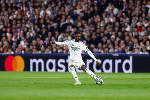 馬卡：卡馬文加此前患流感，半場被換下是因?yàn)橄倪^大