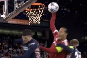 今日趣圖：十佳球首位，且看世一衛(wèi)力劈華山！不愧效力過凱爾特人