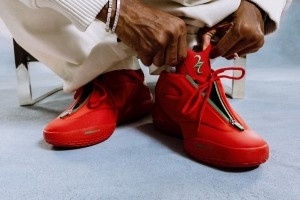 經(jīng)典紅配綠！亞歷山大圣誕配色球鞋Shai 001亮相！