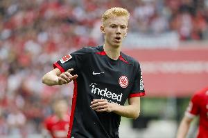 記者：拜仁和英超球隊(duì)關(guān)注雨果·拉爾森，轉(zhuǎn)會(huì)費(fèi)5000萬(wàn)到5500萬(wàn)歐