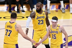 A史密斯：湖人需年輕人來搭配東契奇&里夫斯 而不是41歲的詹姆斯