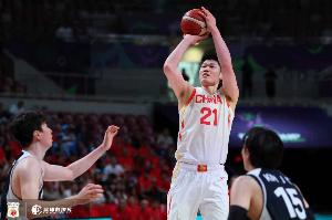 還是你穩(wěn)！胡金秋半場(chǎng)4中4高效拿下8分1籃板