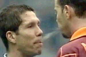 扎戈：托蒂晚上打呼嚕說夢話 我朝西蒙尼吐口水是因為他故意挑釁