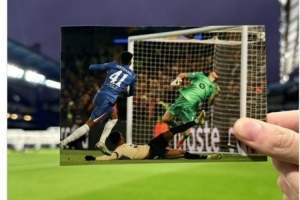 巴薩曬伊涅斯塔絕殺藍(lán)軍照片，賽后切爾西以埃斯特旺照片回敬