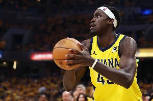 表現(xiàn)不俗！西亞卡姆20投11中砍24分11板1助2斷 正負(fù)值+32領(lǐng)跑全場(chǎng)