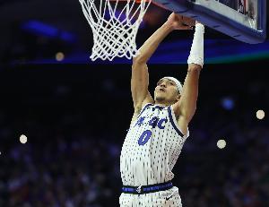 活力十足！布萊克半場替補16分鐘 8中4拿到12分3板3助2斷