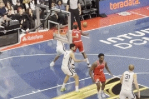 干拔+追身！哈登感覺(jué)來(lái)了 右側(cè)45度連續(xù)飚進(jìn)兩記三分