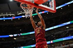 虧大了！亨特順下單臂隔扣前隊友蓋耶并噴垃圾話 后者直接推人吃T