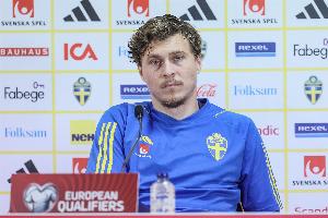 林德洛夫：埃梅里對(duì)足球的看法和我一樣，所以我想?yún)⑴c他的計(jì)劃