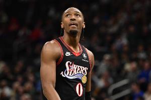 穩(wěn)定火力！馬克西半場9中4拿到10分3板4助 正負(fù)值+7