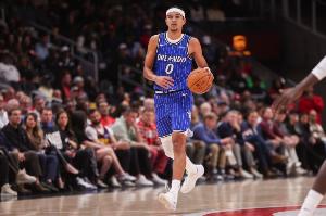 一馬當(dāng)先！布萊克反擊一條龍 起飛滑翔單臂戰(zhàn)斧暴扣