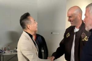 詹?。号c齊達(dá)內(nèi)就近期足壇熱點(diǎn)話(huà)題，進(jìn)行了短暫而熱烈的交流??