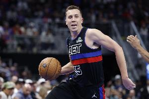 瘋狂打鐵！鄧肯·羅賓遜半場7投1中&三分6中1 得到3分2助3斷