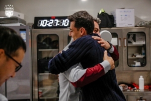 前外援奇塔迪尼今天上午造訪海港俱樂部，拜訪昔日教練和隊(duì)友