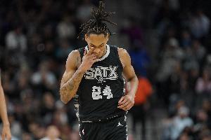 超強(qiáng)進(jìn)攻！馬刺兩節(jié)轟出40+&全場(chǎng)139分 有7人得分上雙！