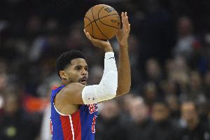 老夫聊發(fā)少年狂！哈里斯中距離如神附體&全場(chǎng)12中10砍下26分4板！