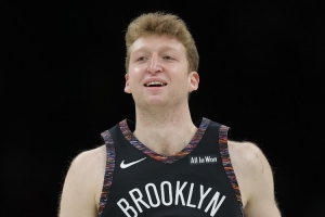 手感火熱！27號(hào)秀沃爾夫半場(chǎng)9中6&4記三分轟17分2板 次節(jié)獨(dú)得11分