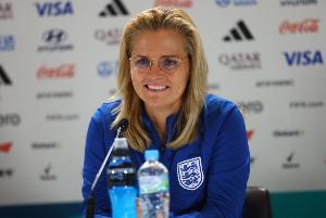 8球大勝！英女足主帥：比賽比預計輕松，中國女足留下的空當過大