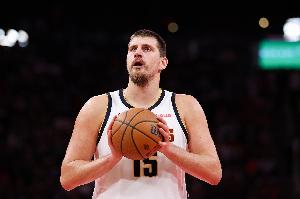 輕松寫意！約基奇打滿首節(jié)4中4高效拿下13分4板3助