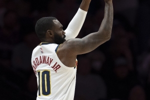 神經(jīng)刀！小哈達(dá)威半場5記三分轟下17分1籃板 次節(jié)獨得12分