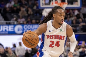 雪中送炭！詹金斯強(qiáng)攻得手 打破球隊(duì)得分荒穩(wěn)住局勢(shì)