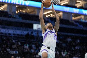 止頹！李凱爾空切雙手扣籃打破爵士6分鐘得分荒 此前被火箭轟19-0