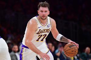 首節(jié)打完就開始劃水了！東契奇全場22中9輕松拿下34分12板7助！