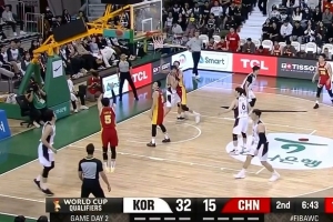 還是你穩(wěn)！廖三寧底角晃飛防守命中跳投