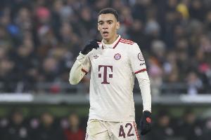 離復(fù)出又近了一步！拜仁官方：穆西亞拉今天完成部分單獨(dú)訓(xùn)練