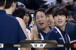 慘不忍睹！三分12中1！中國隊(duì)半場落后韓國23分
