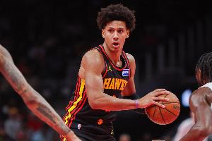 杰倫·約翰遜連續(xù)11場(chǎng)7+助攻 本季總助攻前場(chǎng)球員里僅次于約基奇