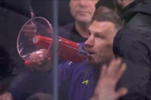 哲科賽后和佛羅倫薩球迷現(xiàn)場交流澄清言論，主帥：此前他被誤解了