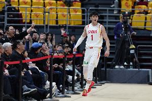 做什么工作的？曾凡博半場首發(fā)6分鐘2中0無任何有效數(shù)據(jù)