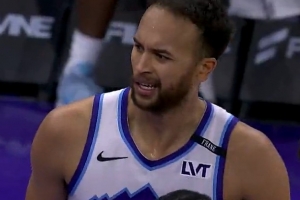 手上活還在！李凱爾單打卡佩拉 轉(zhuǎn)身勾手柔和命中！