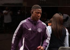 斯基拉：梅努希望獲得更多上場機(jī)會，那不勒斯仍有意租借這名球員