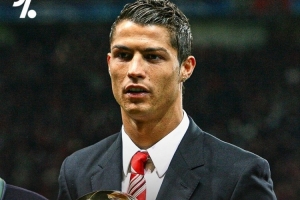 17年前的今天C羅首次獲得金球獎(jiǎng)，梅西、托雷斯排名二三位