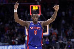 效率挺高！杜倫半場(chǎng)8中6拿到14分5板 罰球3中2