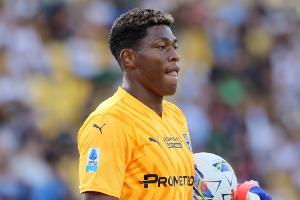 斯基拉：阿森納關(guān)注帕爾馬門將鈴木彩艷，曾派出球探考察