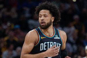 底特律自己的擎天柱！CC突投連取4分?jǐn)历?全場(chǎng)拿18分8板8助5斷3帽