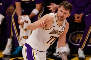 沃西：球應(yīng)該在東契奇手里&我喜歡他 但很多時(shí)候球必須運(yùn)轉(zhuǎn)起來