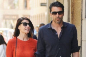 前妻：曾有人給我10萬(wàn)歐元讓我談?wù)撆c布馮的離婚經(jīng)歷，但我拒絕了